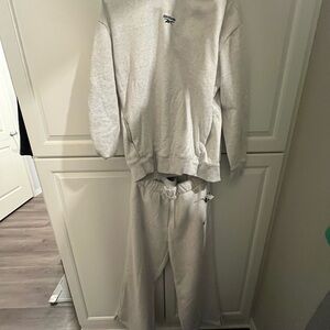 Reebok Gray Sweatshirt and Sweatpants Set